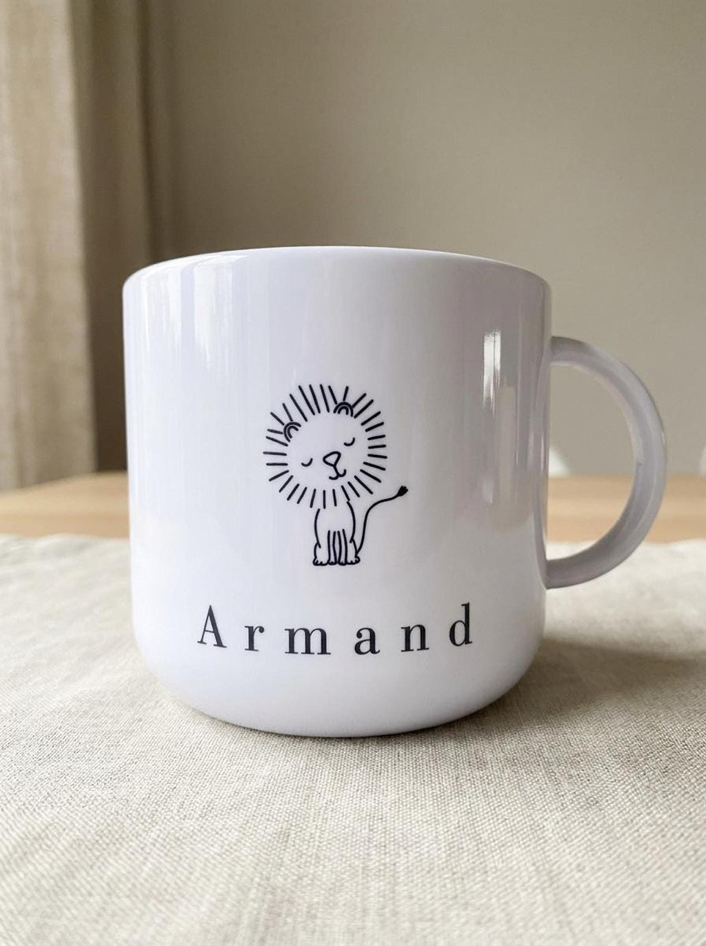 Close-up of the white 200 ml polymer cup printed with a cute lion drawing and the name Armand.